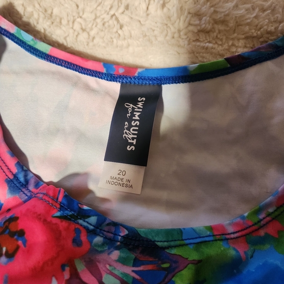 NWT Swimsuits For All Sz 20 Long Sleeve Rash Guard Swim Top Floral Print Padded - Picture 7 of 9